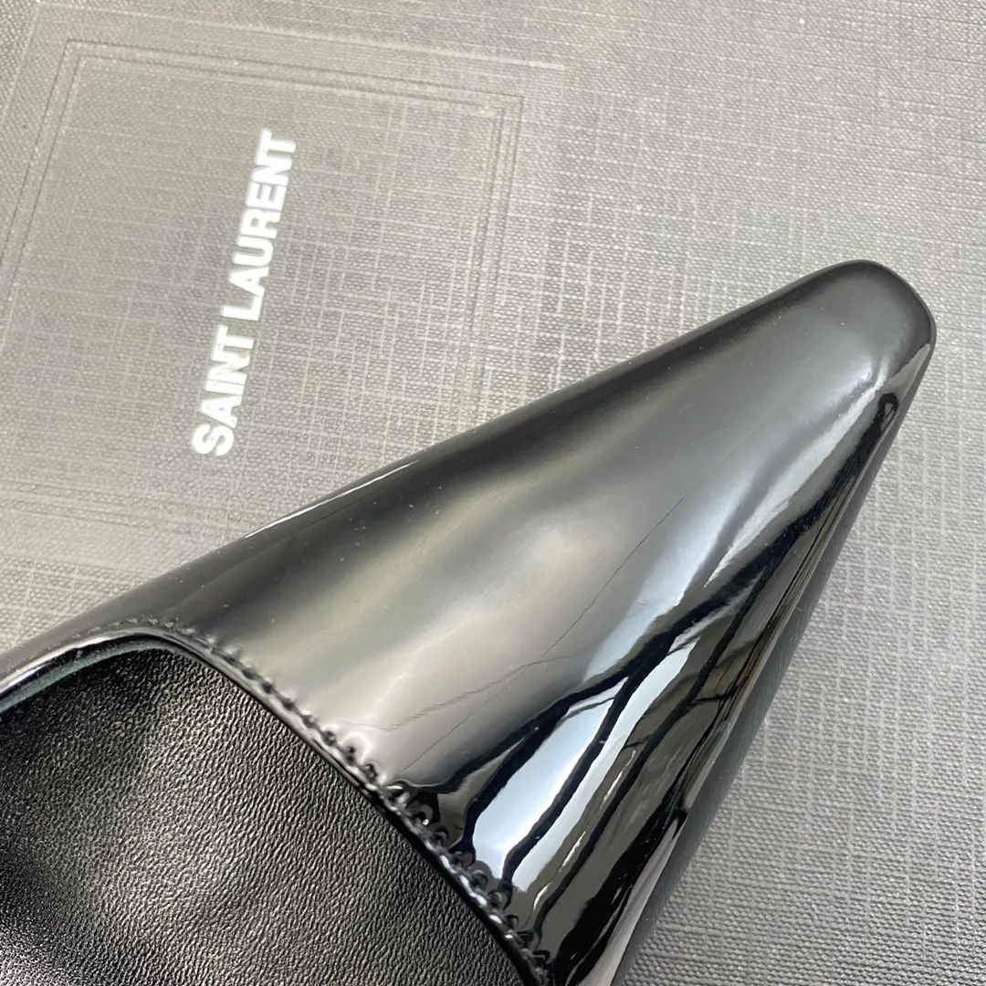 👟👟Ex-factory price 660👟👟 𝐒𝐚𝐢𝐧𝐭 𝐋𝐚𝐮𝐫𝐞𝐧𝐭# Saint Laurent 23F/W small gold bar high heels continue the past high-end and elegant ysl small gold bar heels are really good-looking! Saint Laurent square pointed toe slingback high-heeled shoes. The small gold bar heels really fully highlight the neat and minimalist annual party party. 👟👟factory price. A must-have for arty. Flash sale. So eye-catching. Upper: Customized cow patent leather. Outsole: Genuine leather outsole. Size: 35-40 (40 customized items are not returnable)